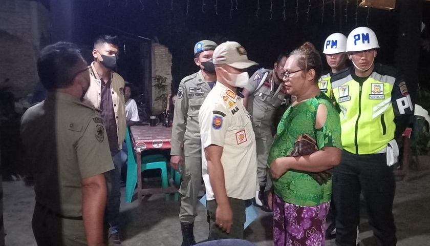 Satuan Polisi Pamong Praja (Satpol PP) bersama Denpom I/I Kota Pematang Siantar melakukan giat operasi penyakit masyarakat (pekat), Sabtu (19/11/2022), sekira pukul 22.00 WIB.