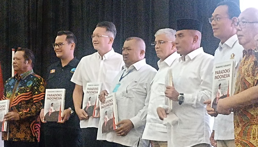 Gubernur Sumatera Utara menghadiri 'Temu Ramah Kebangsaan dan Konsolidasi Partai Gerindra (DPD, DPC, anggota DPRD Fraksi Gerindra se-Sumatera Utara), di MMC Jalan Gagak Hitam Medan, Jumat (18/11/2022).