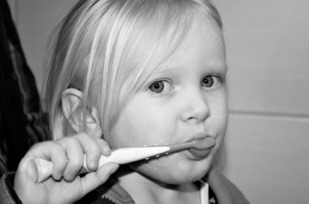 Cara Menumbuhkan Kebiasaan Menyikat Gigi Pada Anak