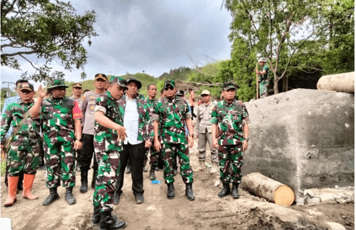 Pemkab Samosir Bersama TNI Membangun Jalan dan Jembatan