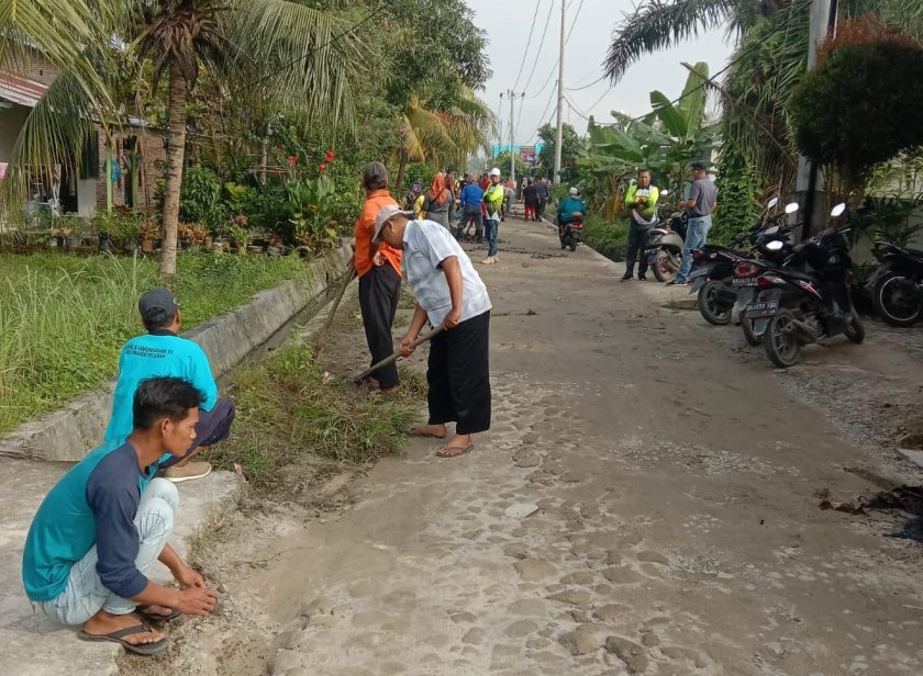 Ratusan Warga Kecamatan Kota Kisaran Timur Gelar Gotong Royong Massal