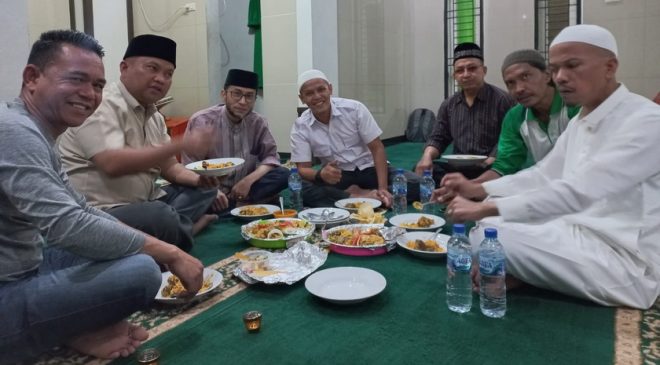 DPD Gerindra Sumut silaturahmi dan berbuka puasa bersama Keluarga Besar PW Al Washliyah Sumut, di Kantor PW Al Washliyah Sumut Jalan SM Raja Medan, Kamis (8/12/2022).