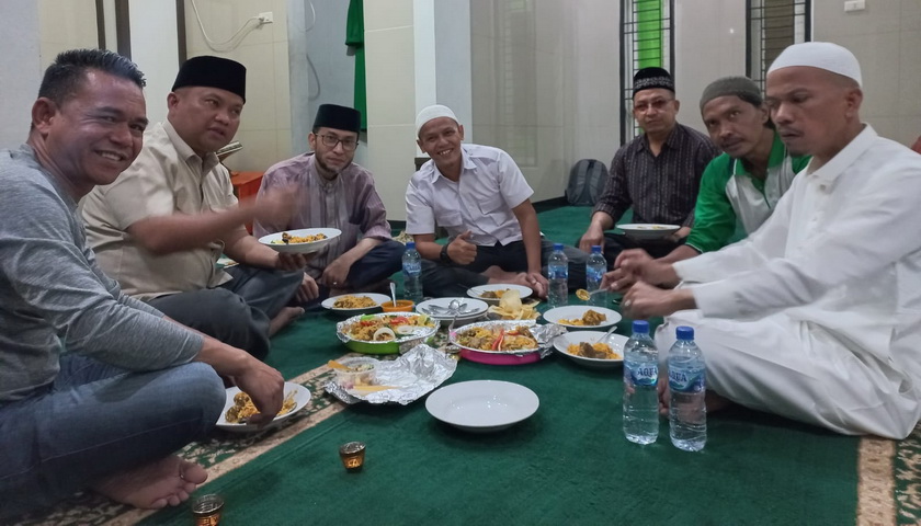 DPD Gerindra Sumut silaturahmi dan berbuka puasa bersama Keluarga Besar PW Al Washliyah Sumut, di Kantor PW Al Washliyah Sumut Jalan SM Raja Medan, Kamis (8/12/2022).