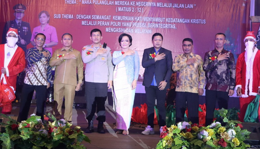 Keluarga Besar Polres Simalungun melaksanakan Perayaan Natal bersama di Gedung Aula Nomensen Jalan Sangnawalu Kelurahan Siopatsuhu, Kecamatan Siantar Timur, Selasa (20/12/2022).