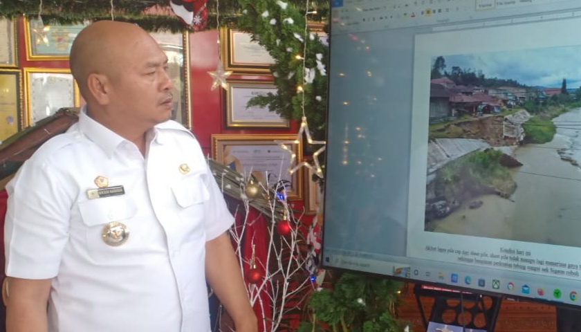 Bupati Tapanuli Utara Drs Nikson Nababan MSi memimpin rapat Forkopimda dalam rangka membahas kerusakan tanggul Sungai Aek Sigeaon Kecamatan Tarutung yang terjadi pada tanggal 3 Desember 2022.