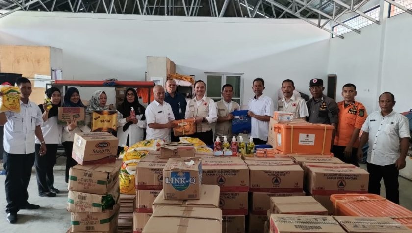 Gubernur Sumut Beri Bantuan Korban Banjir Langkat