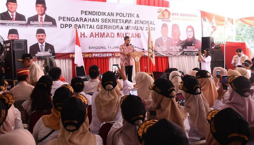 Sekjen Partai Gerindra Ahmad Muzani menghadiri acara konsolidasi bersama pengurus DPC Gerindra Kota Bandung, Sabtu (14/1/2023).