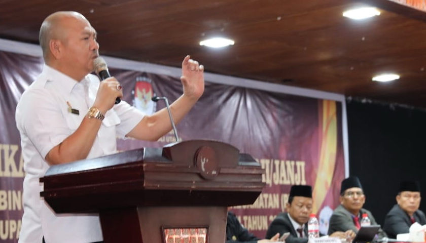 Bupati Taput Drs Nikson Nababan MSi menghadiri Pelantikan dan Pengambilan Sumpah/Janji Anggota Panitia Pemilihan Kecamatan (PPK) se-Kabupaten Tapanuli Utara pada Pemilu 2024.