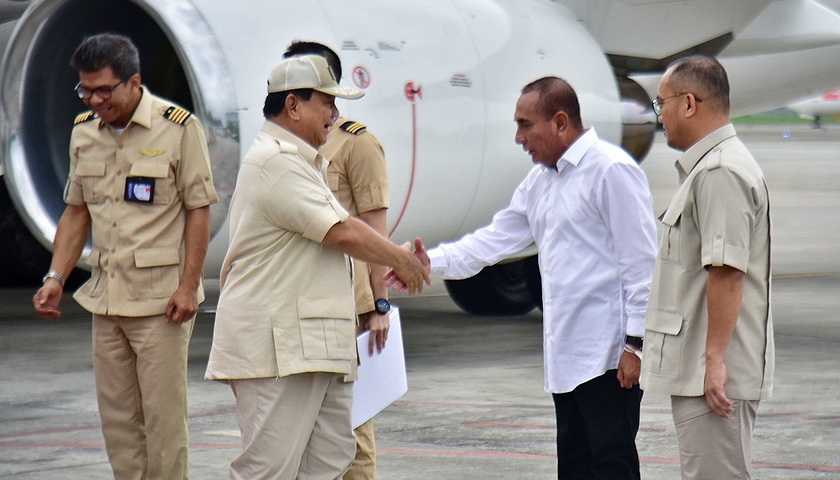 Gubernur Sumatera Utara (Sumut) Edy Rahmayadi menyambut kedatangan Menteri Pertahanan (Menhan) RI Prabowo Subianto di Bandara Udara Internasional Kualanamu, Kamis (26/1/2023)
