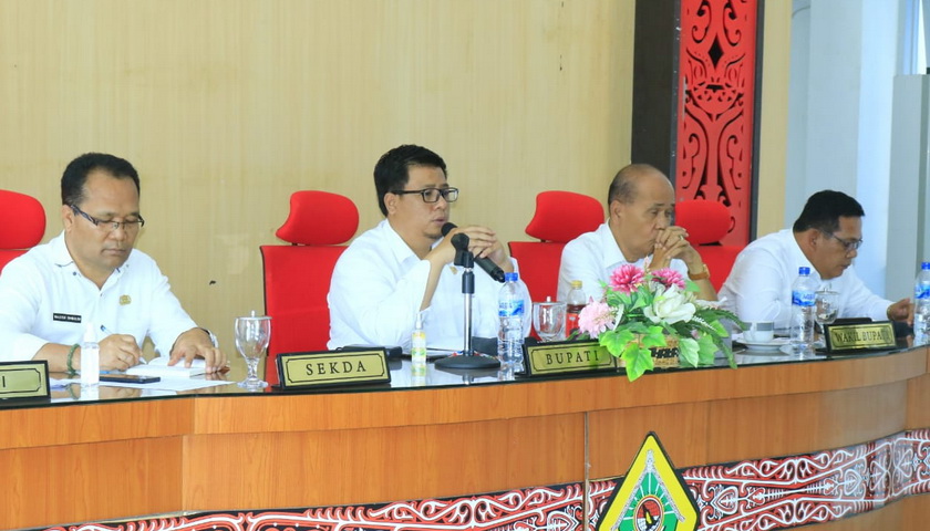 Mengawali tahun 2023, Bupati Samosir Vandiko T Gultom bersama Wabup Martua Sitanggang memimpin rapat kerja awal tahun di Aula Kantor Bupati Samosir, Rabu (4/1/2022).