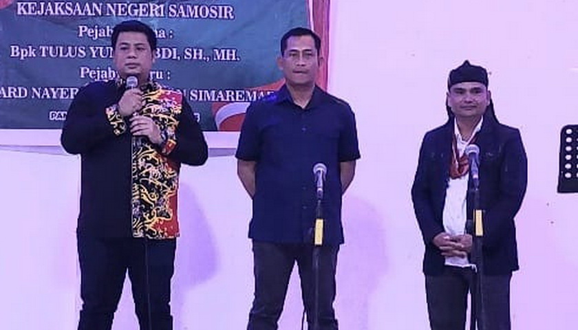 Bupati Samosir Vandiko Timotius Gultom menghadiri malam pisah sambut Kepala Seksi Intelijen Kejaksaan Negeri Samosir, di Hotel Sitiotio, Pangururan, Senin (2/1/2022).