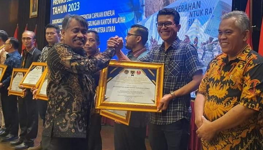Pemkab Tapanuli Utara jadi contoh keberhasilan Program PTSL Presiden Jokowi dan menerima penghargaan dari Kementerian BPN/ATR Republik Indonesia.