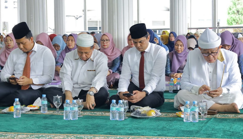 Keluarga Besar Perumda Tirtanadi menggelar Peringatan Isra' Mi'raj Nabi Muhammad SAW di Mesjid Ma'ul Hayah Perumda Tirtanadi Selasa (21/2/2023).
