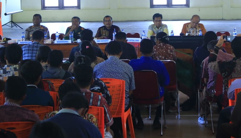 Wakil Bupati Samosir Martua Sitanggang membuka musrenbang tingkat kecamatan se-Kabupaten Samosir. Musrembang RKPD 2024 di tingkat kecamatan dimulai di Kecamatan Onan Runggu, Kamis (16/2/2023).