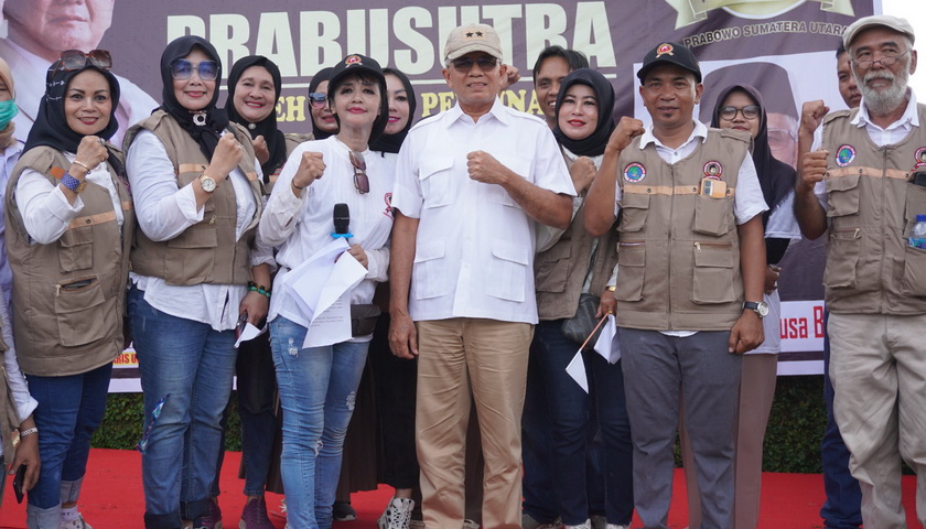 Wakil Ketua Umum DPP Partai Gerindra Mayjend TNI (Purn) Musa Bangun mengukuhkan Relawan Prabu Sutra di Medan, Jumat (24/2/2023)