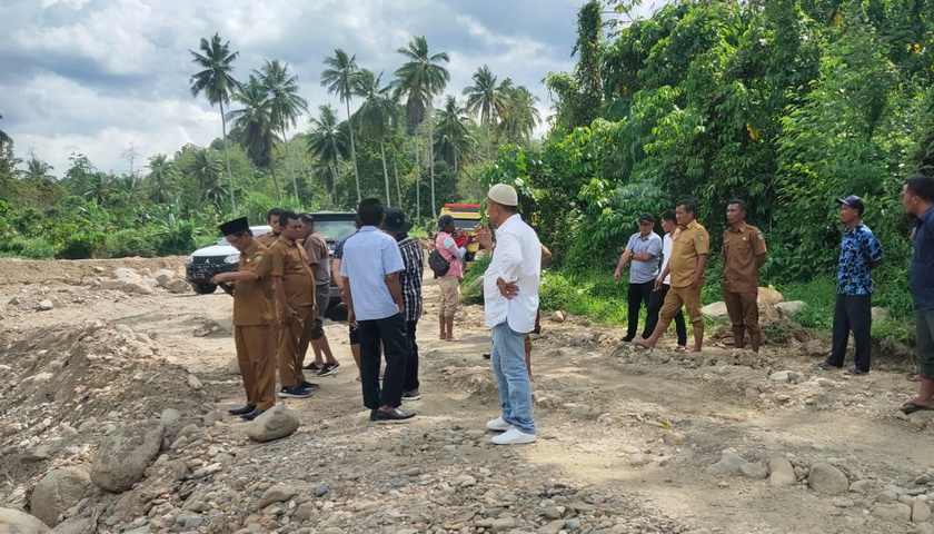 Maraknya penambangan galian C tak berizin di Desa Simalagi Kecamatan Huta Bargot kabupaten Mandailing Natal dan telah menimbulkan keresahan bagi Masyarakat menjadi perhatian DPRD Madina.