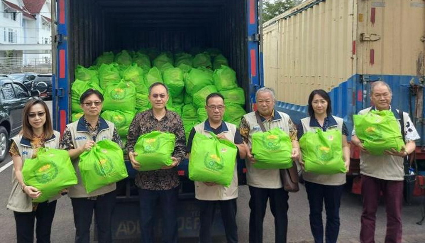 Pemerintah Taiwan mendonasikan 100.000 US Dollar untuk para korban gempa bumi di Kabupaten Cianjur Provinsi Jawa Barat. Bantuan tersalur melalui Yayasan Amal Tiga Roda sebagai koordinator dan fasilitator pembagian bantuan.