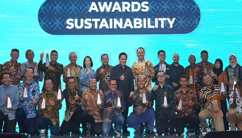 Induk Holding BUMN Farmasi PT Bio Farma (Bio Farma) dan anak usahanya, PT Kimia Farma Tbk meraih 4 penghargaan pada ajang BUMN Corporate Communications and Sustainability Summit (BCOMSS) 2023 di Tennis Indoor Senayan, Jakarta Pusat, Kamis (9/3/2023).