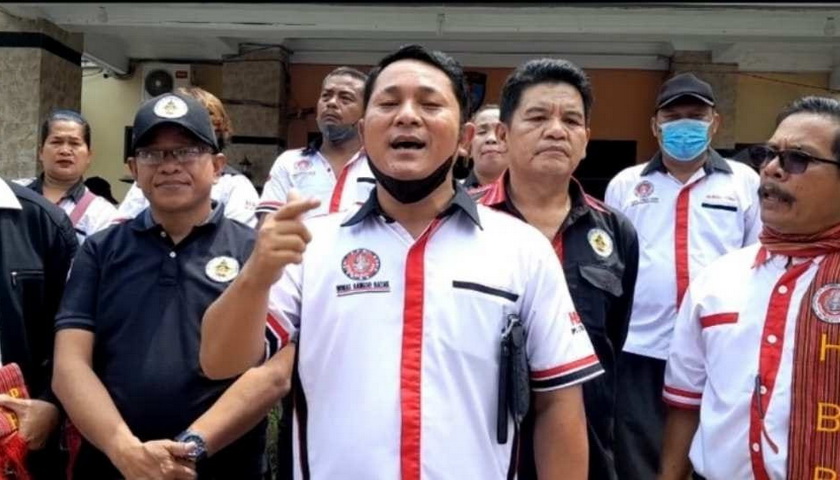 Ketua DPD Horas Bangso Batak (HBB) Sumut Thomson Marisi Parapat SH meminta Kapolres Pelabuhan Belawan dan Kapolda Sumut mengambil alih kasus penipuan oleh oknum mengaku sebagai kepala sekuriti pada salah satu perusahaan outsourcing, di Deliserdang.