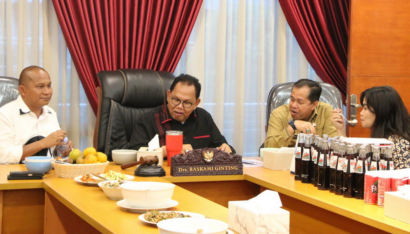 Ketua DPRD Sumut Baskami Ginting mengadakan acara 'punggahan' atau 'munggahan' menyambut Bulan Ramadan di ruang kerjanya, Selasa (21/3/2023).
