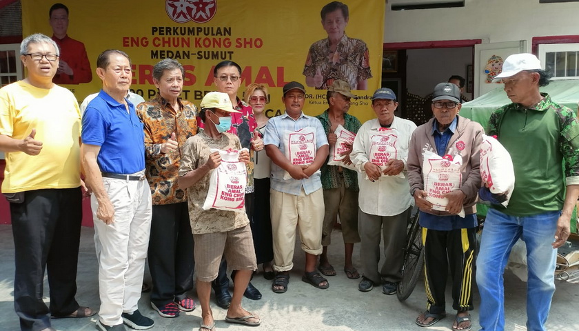 Sebanyak 500 abang becak di Kota Medan mendapatkan bantuan Lebaran berupa 5 kg beras. Penyerahannya langsung oleh Ketua DPRD Kota Medan Hasyim SE bersama ketua dan pengurus Perkumpulan Eng Chun Kong Sho Medan.