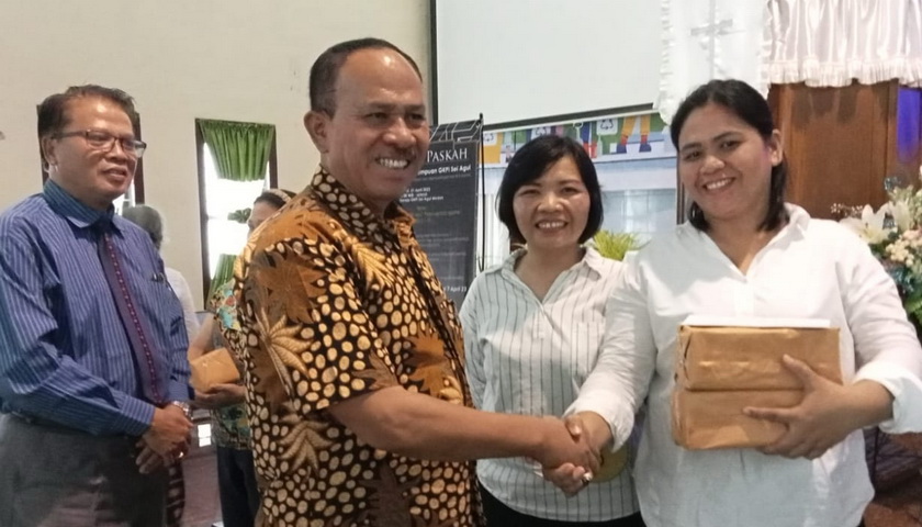 Tokoh masyarakat Sumatera Utara Kombes (Purn) Dr Maruli Siahaan SH MH menghadiri kegiatan Seksi Perempuan GKPI Sei Agul. Ada pun kegiatan tersebut adalah dalam rangka Perayaan Paskah dan memperingati Hari Kartini.
