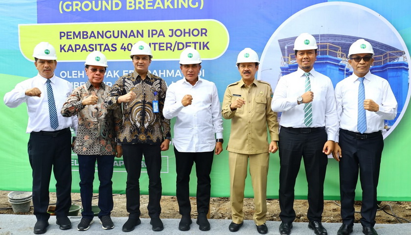 Gubernur Sumatera Utara Edy Rahmayadi meletakkan batu pertama pembangunan Instalasi Pengolahan Air (IPA) di Kecamatan Medan Johor, Selasa (4/4/2023).