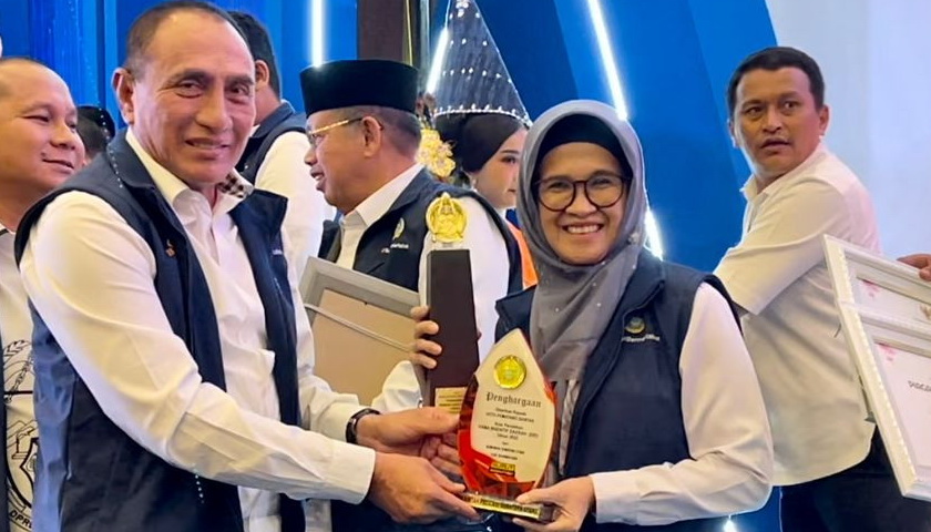 Wali Kota Pematang Siantar dr Susanti Dewayani SpA menerima dua penghargaan dari Gubernur Sumatera Utara (Sumut) Edy Rahmayadi.