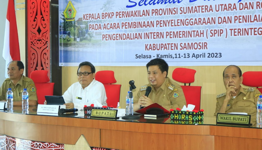 Bupati Samosir Vandiko T Gultom membuka secara resmi acara Pembinaan Penyelenggaraan dan Penilaian Sistem Pengendalian Intern Pemerintah (SPIP) Terintegrasi Kabupaten Samosir.
