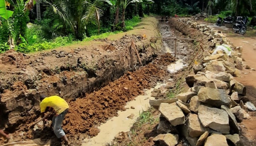 Proyek pembangunan saluran irigasi di Kerasaan Kabupaten Simalungun senilai Rp11,4 miliar dinilai asal jadi. Juga ada dugaan kuat terjadinya mark up progres dengan mencairkan dananya 100 persen.
