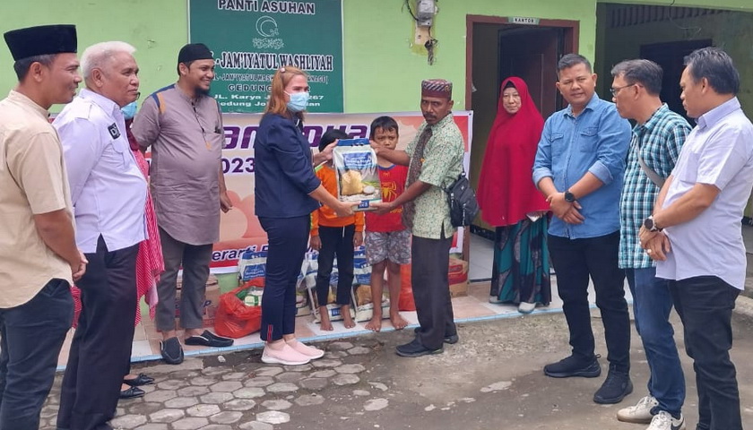 Rangkaian Safari Ramadhan 1444 H Serikat Media Siber Indonesia (SMSI) Provinsi Sumatera Utara berlanjut di Panti Asuhan Djamijatul Washliyah, Jalan Karya Jaya Gedung Johor Medan, Rabu (5/4/2023).
