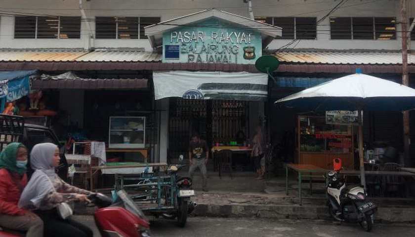 Oknum pejabat di Perusahaan Dagang Pasar Horas Jaya (PDPHJ) Pematang Siantar diduga melakukan pungutan liar (pungli) uang perpanjangan Kartu Pemegang Hak Sewa Kios (KPHSK).