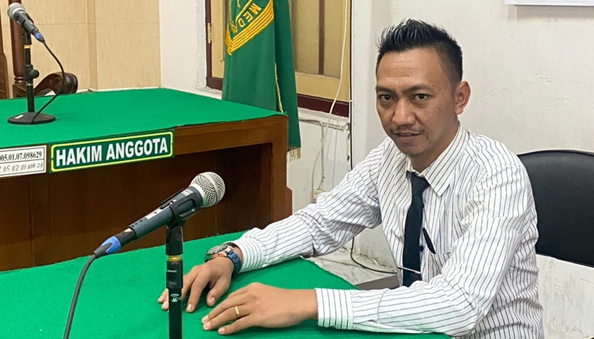 Kebijakan Gubernur Sumatera Utara Edy Rahmayadi memberhentikan Bambang Pardede dari jabatan Kadis PUPR Sumut, terus menuai sorotan.