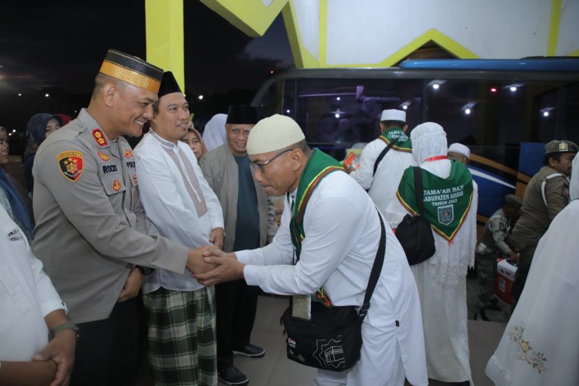 Bupati dan Forkopimda Lepas 282 Calhaj Asahan ke Asrama Haji Medan