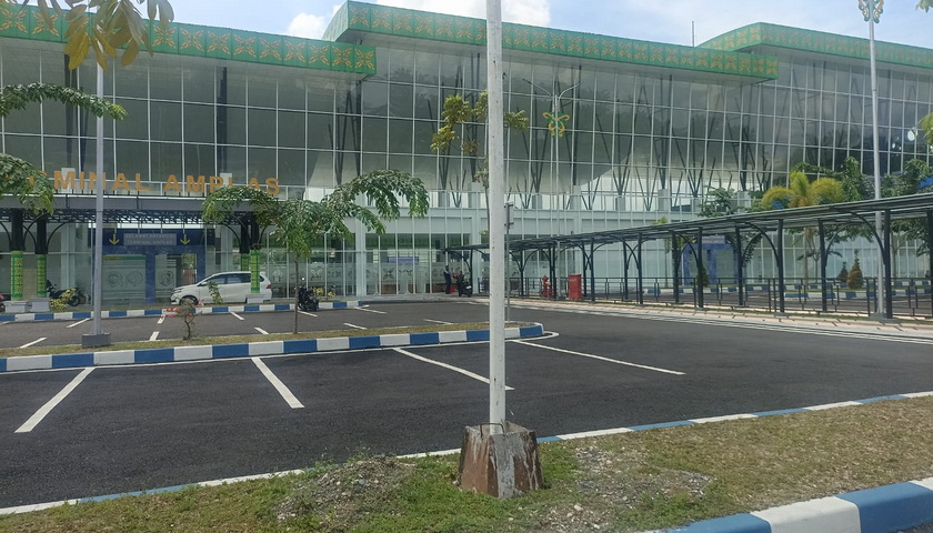 Tokoh transportasi Sumatera Utara, Jumongkas Hutagaol, mengaku belum bisa memberi penilaian terhadap keberadaan Terminal Terpadu Amplas Medan, yang peresmiannya sudah berlangsung beberapa bulan lalu.