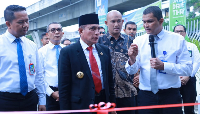 Gubernur Sumatera Utara Edy Rahmayadi meresmikan layanan 'drive thru' Perumda Tirtanadi, yang berada di Kantor Pusat Perumda Tirtanadi Jalan SM Raja No 1, Medan, Kamis (25/5/2023).