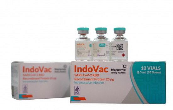 Vaksin IndoVac yang merupakan Vaksin Covid-19 produksi Bio Farma berhasil mendapatkan persetujuan Emergency Use Authorization (EUA) atau izin penggunaan darurat dari Badan Pengawas Obat dan Makanan (BPOM) sebagai vaksin lanjutan/penguat (Booster) bagi usia 18 tahun ke atas