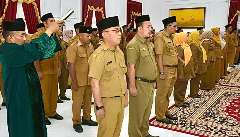 Wakil Bupati Serdang Bedagai (Wabup Sergai) Adlin Tambunan mengukuhkan Jabatan Pengawas di lingkungan Pemkab Sergai, bertempat di Kantor Bupati Sergai, Sei Rampah, Jumat (5/5/2023).