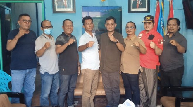 pengurus Serikat Media Siber Indonesia (SMSI) Labuhanbatu Raya kunjungi kantor Persatuan Wartawan Indonesia (PWI) Labuhanbatu.