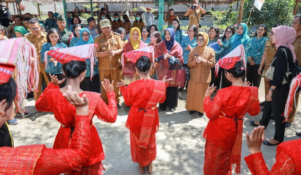 Tim Monitoring TP PKK Provinsi Sumatera Utara (Sumut) meninjau langsung Pelaksana Pola Asuh Anak dan Remaja (PAAR) di Kelurahan Baringin Pancur (BP) Nauli Kecamatan Siantar Marihat Kota Pematang Siantar, Senin (19/6/2023).