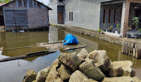 Masyarakat Desa Pekan dan Desa Kayu Besar Kecamatan Bandar Khalifah, Sergai, Sumatera Utara, keluhkan banyak sungai yang ditutup dan diduga berubah jadi kebun kelapa sawit.