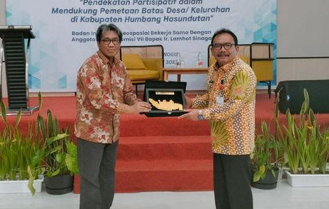 Bupati Humbahas Dosmar Banjarnahor SE diwakili Sekda Drs Tonny Sihombing membuka sosialisasi informasi geospasial, Jumat (9/6/2023), di Hotel Ayola Doloksanggul.