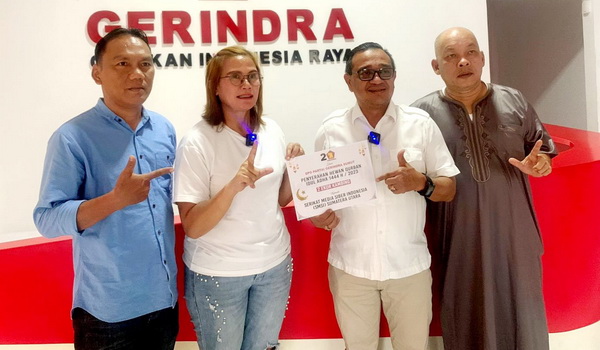 Ketua Partai Gerindra Sumatera Utara H Gus Irawan Pasaribu, melalui Bendahara Merry Amelia Prasetio, menyerahkan 2 ekor hewan kurban kambing kepada Pengurus SMSI Sumut.
