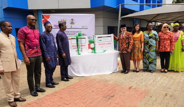 acara serah terima hibah vaksin dari Pemerintah Indonesia ke Pemerintah Federal Republik Nigeria pada 16 Juni 2023, di Kantor Pusat National Primary Health Care Development Agency (NPHCDA) Abuja, ibukota Nigeria.