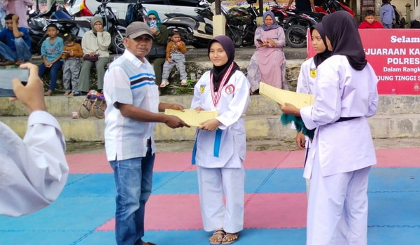 Kejuaraan Karate Kapolsek Barumun, jajaran Polres Padang Lawas, secara resmi ditutup Kapolsek Barumun AKP Miftahuddin Harahap, di Pelataran Mapolsek Barumun, Kecamatan Barumun, Rabu (28/6/2023).