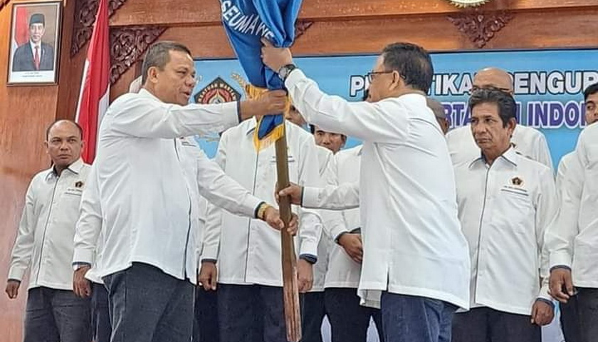 Pengurus Persatuan Wartawan Indonesia (PWI) dan Ikatan Keluarga Wartawan Indonesia (IKWI) Kota Lhokseumawe dilantik, dengan masa bakti 2023-2026. Berlangsung di Aula Kantor Walikota Lhoksemawe, Selasa (6/6/2023).