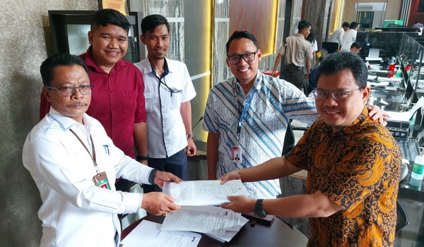 Pengadilan Tipikor Medan diinformasikan telah menerima pelimpahan berkas perkara dugaan gratifikasi atas nama Izil Azhar alias Ayah Merin, mantan Panglima Gerakan Aceh Merdeka (GAM) Wilayah Sabang dari tim JPU pada Komisi Pemberantasan Korupsi (KPK).