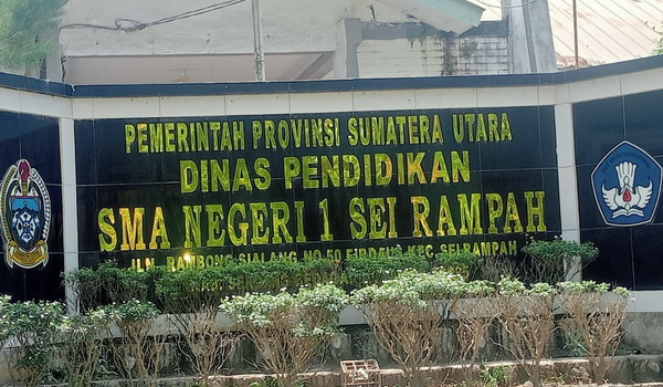 Front Komunitas Indonesia Satu (FKI-1) Serdang Bedagai (Sergai) Sumatera Utara melaporkan Kepala SMA Negeri 1 Sei Rampah ke Polres Serdang Bedagai.
