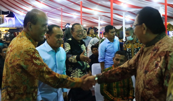 Wakil Bupati Samosir Martua Sitanggang dan Ketua DPRD Sorta Ertaty Siahaan menghadiri Pembukaan Pekan Raya Sumatera Utara (PRSU) ke-49, Jumat malam (16/6/2023).