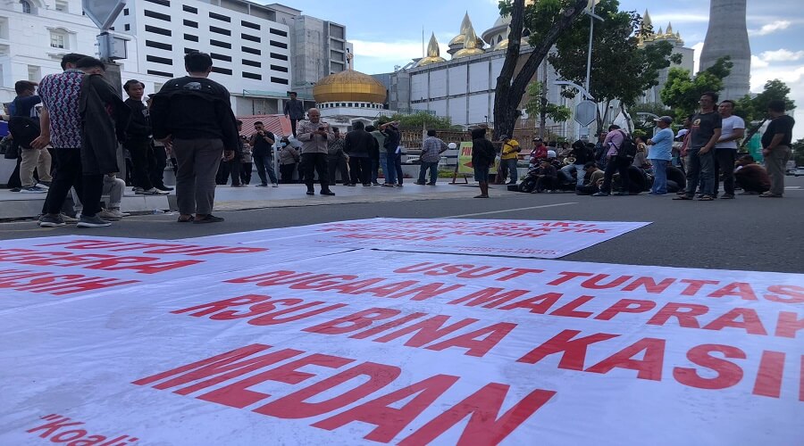 Massa Aksi KPK Desak Gubsu Edy Tutup RSU Bina Kasih Medan